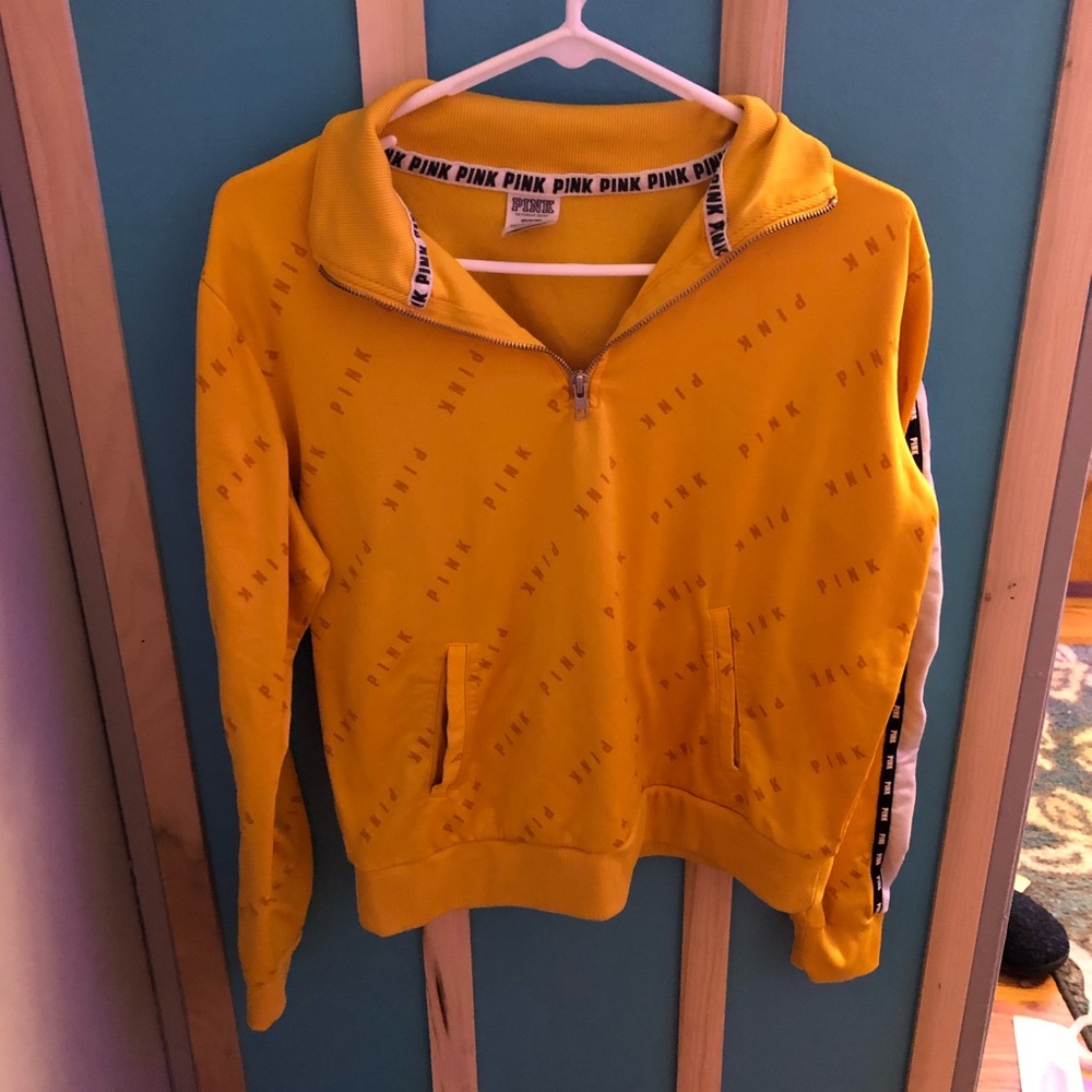 VS zip up